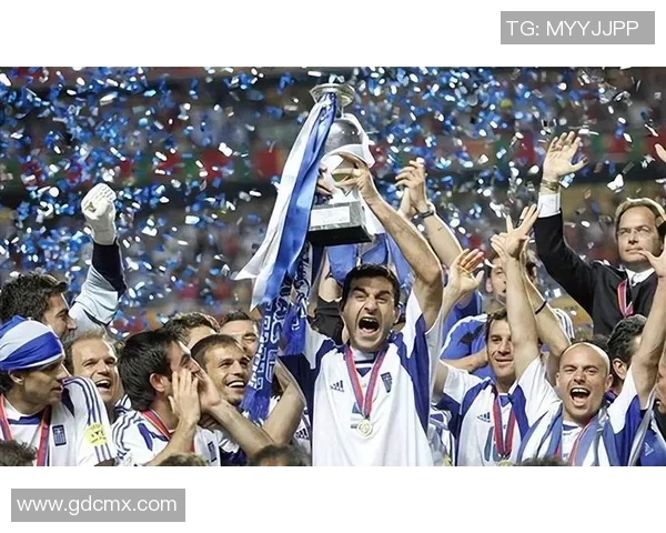 足球明星荣耀时刻回顾精彩获奖解说视频带你领略足坛传奇风采